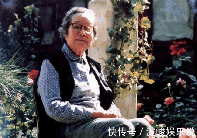 作家&老舍跳湖前,在公园湖边坐了整整一天,是什么让他最终决定去死