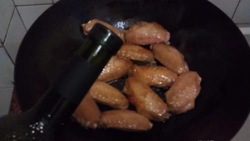  做法|可乐鸡翅早过时了！自从学会这做法，一天两顿也不够，色味俱佳