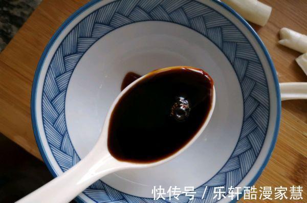 只爱这种做法清蒸鲈鱼，又快又简单，鱼肉鲜嫩细腻，好吃没有腥味