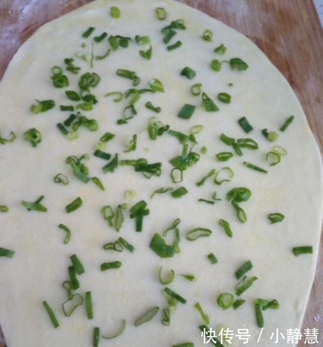 吃法|乡下婆婆告诉你一个盐葱饼的新吃法,外酥里嫩,把我都给吃撑了