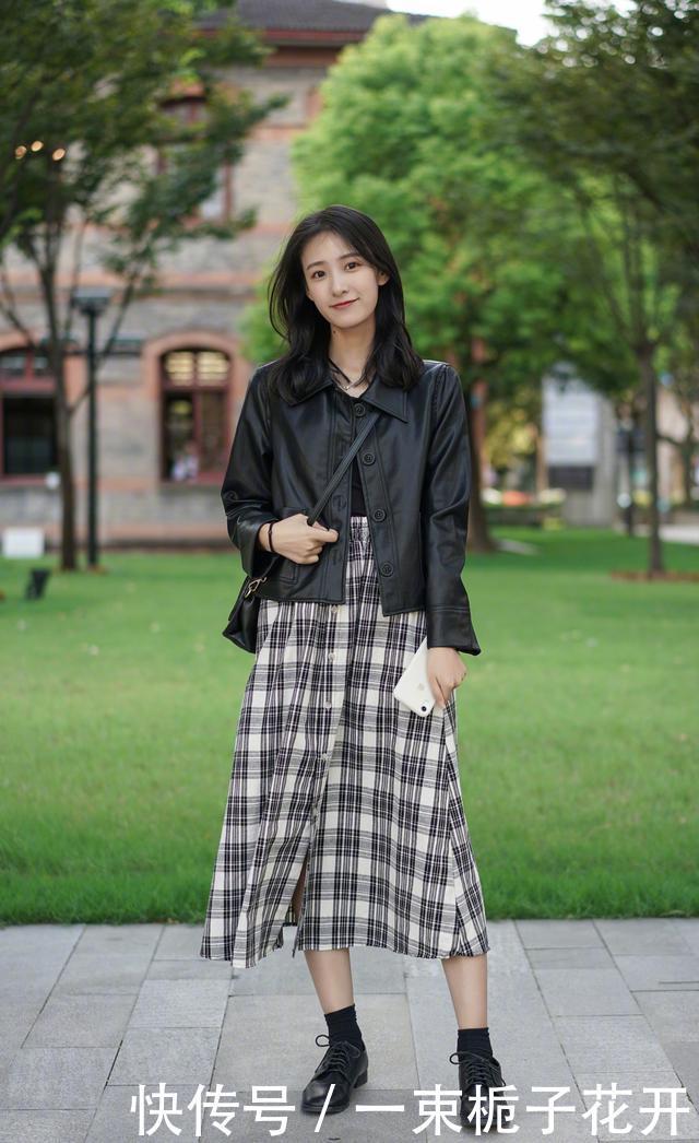 真正会穿的女人,穿裙子很少配高跟鞋,看下面这些潮人你就知道了