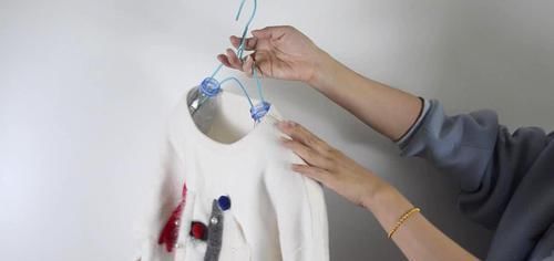  家家|衣架上套2个塑料瓶，这个用途太聪明了，解决家家都困扰的烦恼，实用