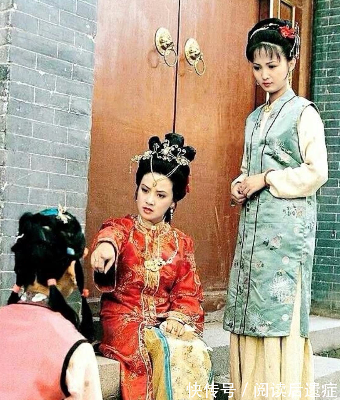 贾赦#邢夫人几句挤兑刁难,铁娘子王熙凤,何至于偷偷哭泣?