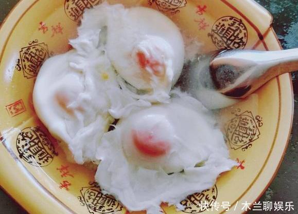 学会|煮荷包蛋总是散开有白沫学会3个小诀窍,煮出的鸡蛋又圆又滑嫩