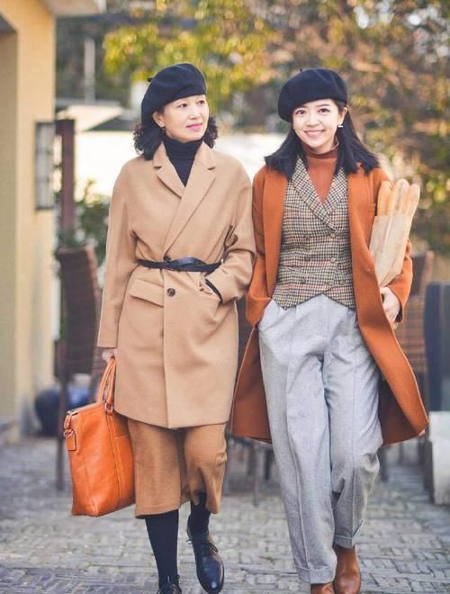 ?中年女性如何把“大衣”穿洋气？学三木妈这样穿，年轻显高级