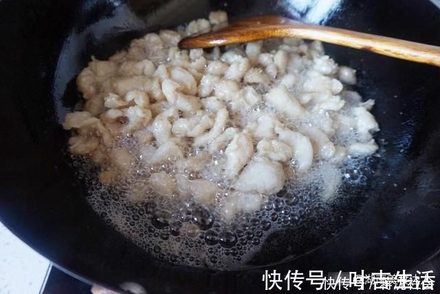 乳白色|熬猪油时,要不要放盐老厨师牢记4个窍门,久放不坏无异味