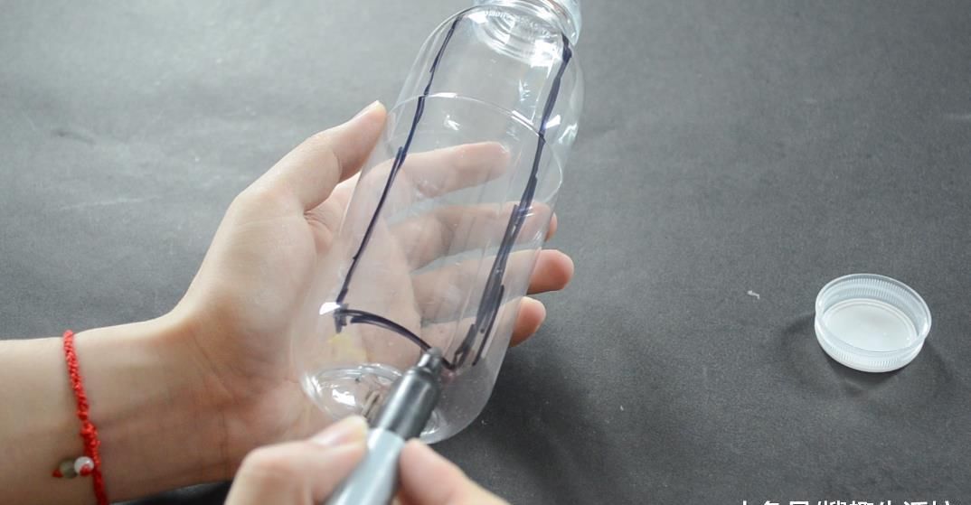  省钱|塑料瓶我再也不扔了, 改造一下, 粘在厨房里有大用处, 省钱又实用