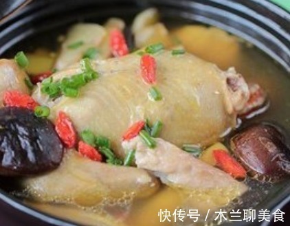 炖鸽子汤,该不该焯水大厨教你一招,柔嫩汤鲜味道香,营养高!