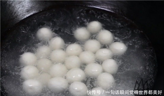 汤圆放入滚烫的油锅中,瞬间变美食,我也是今天才知道,太香了