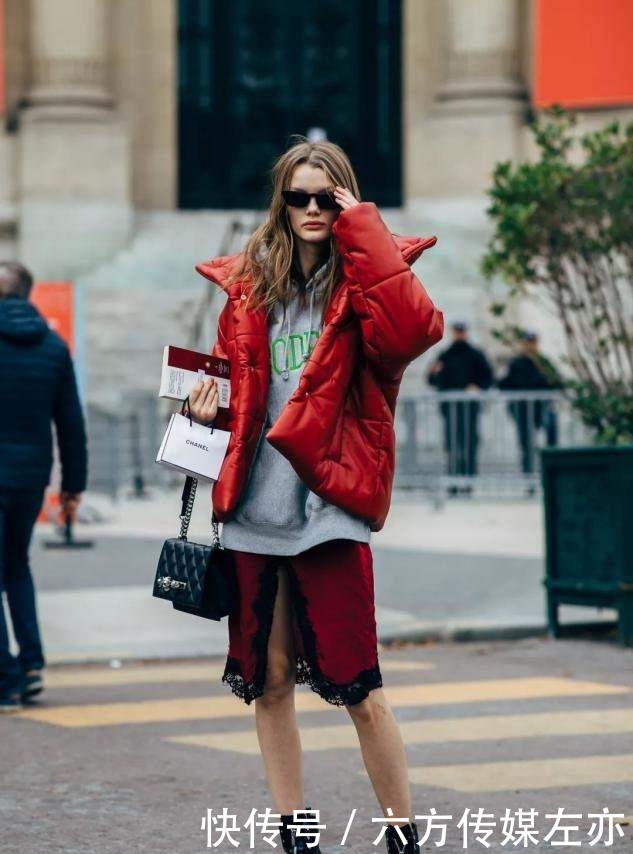 颜色融合感|女人买羽绒服,就选这3个颜色,显白显年轻,明年穿都不过时