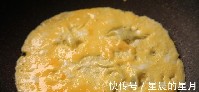 番茄粒|1个西红柿，1个鸡蛋，教你做开胃早餐饼，软糯鲜香有营养！