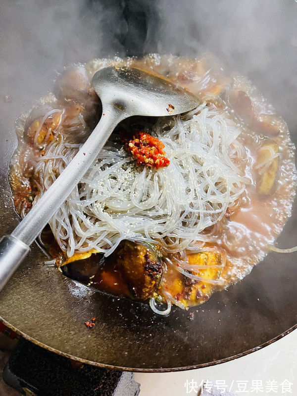 美食|特别下饭的茄子粉丝煲，一道能吃下三碗饭的神奇美食