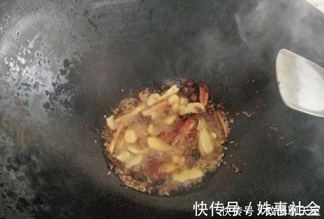 爱吃肥肠的一定要收藏，在家简单一做，美味又好吃