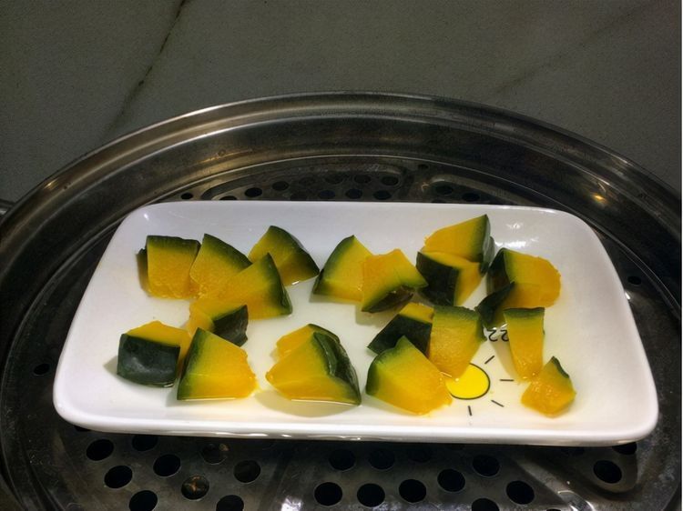 这是一道吃再多也不担心胖的菜，荤素搭配，相当低脂