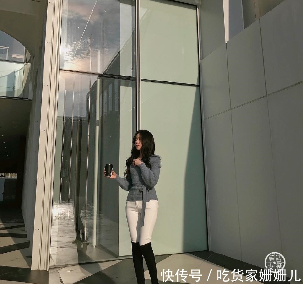  时尚|街拍：时尚长筒靴搭配性感紧身裤，尽显小姐姐凹凸有致性感身材