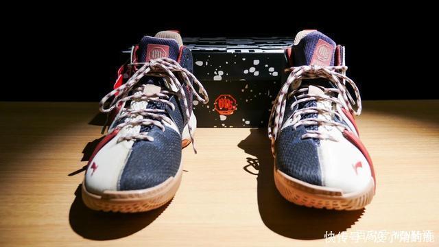 颜值设计双满分!首款“高端外场实战鞋”究竟有何玄机