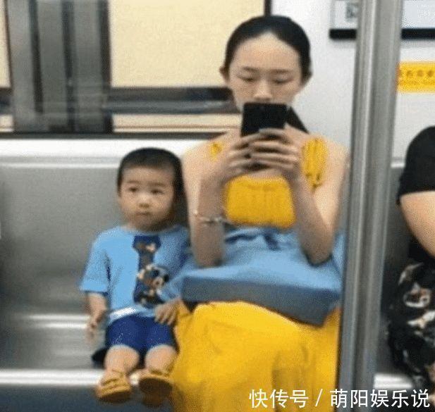 教养|3岁小宝宝地铁上走红,这才是教养!网友:拒绝熊孩子
