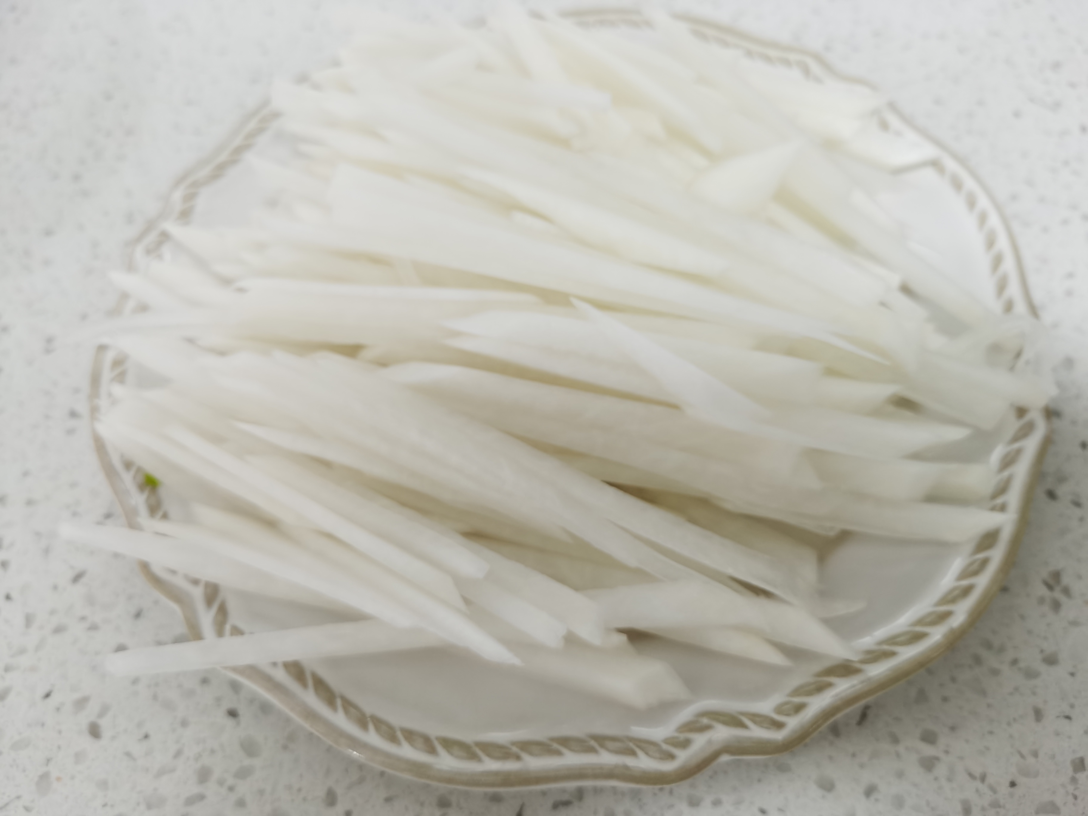 萝卜汤中加它一起煮,汤色奶白,又鲜又香,夏天离不开的美味