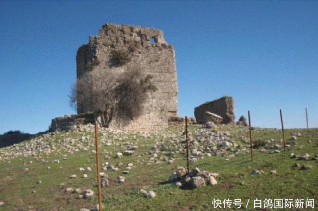 惨遭|画风奇特!西班牙古雕像惨遭遭毁容式修复