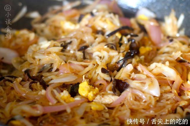 包菜|夏天,把这5种食材一起炒,连米饭都不用煮,营养全面,还特省事