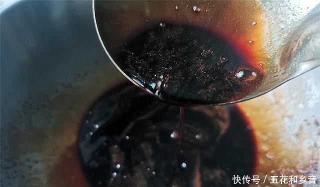 推荐一道年夜饭下酒菜,喝酒人的最爱,越吃越香,百吃不腻