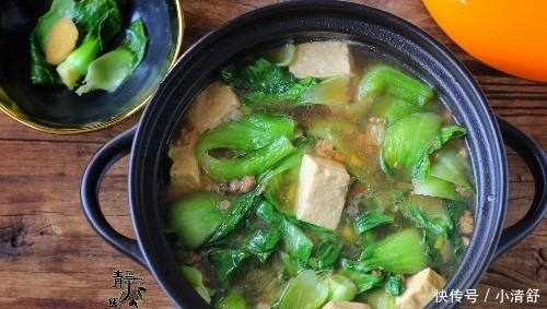 中午用2两肉炖了1锅菜，汤鲜菜香，无肉不欢的老公也抢着吃