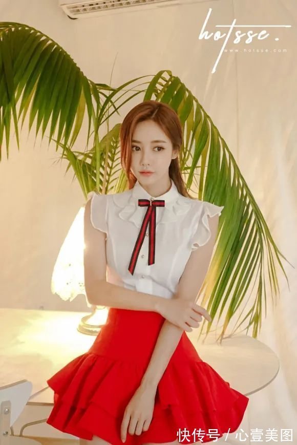 真丝|女神孙允珠高清时尚搭配：樱桃糖罐真丝领结波纹花边裙