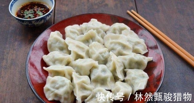 包饺子|建议大家：包饺子别用手捏了，教你正确做法，不脏手还包得快