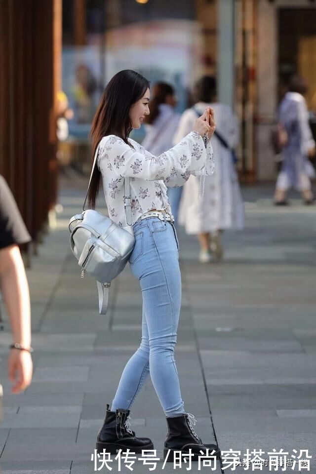 穿“马丁靴”不热吗?夏季穿搭在于创新,但也别落下话柄