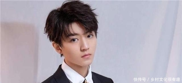 微博|2020年,男明星微博热搜在易烊千玺排行榜上排名第二