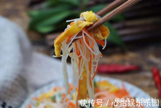 素菜|夏天比肉还受欢迎的素菜，花钱不多，简单一拌就上桌，比凉皮好吃