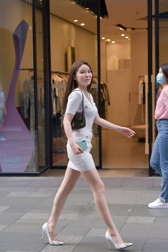 身材|想要穿出紧身包臀裙该有的性感魅力,需要小姐姐们有曼妙的好身材