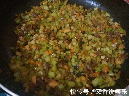 3种面粉掺一起，做出来的窝窝头松软好吃有嚼劲，蒸一锅不够分