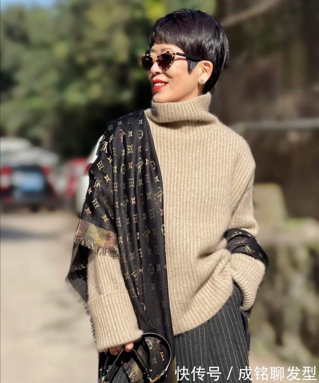 时尚|这几位阿姨太会穿了,简约随意又自然,时尚减龄不装嫩,还挺有范