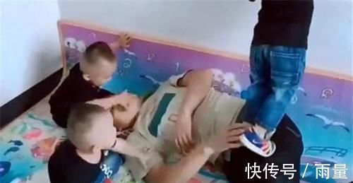 爸爸|爸爸装睡,面对三胞胎儿子的反应,他懵了这还是亲生的吗