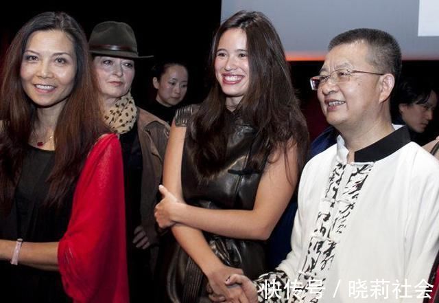 书协!刘晓庆拜师书协大师,苦练书法3年,如今写得怎样