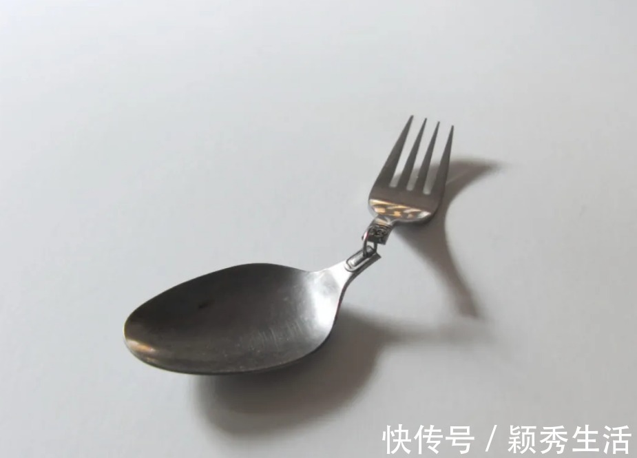 rin这位设计师做出了真正的“无用设计”，网友：每一个设计都要被骂