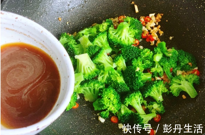 小米辣|夏天大鱼大肉易上火，这菜天天吃不腻，美白还减肥，比肉抢手多了