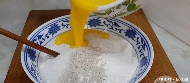 面团|面粉别炸油条了，教你这样做，比烤的简单，比面包香，孩子都爱吃