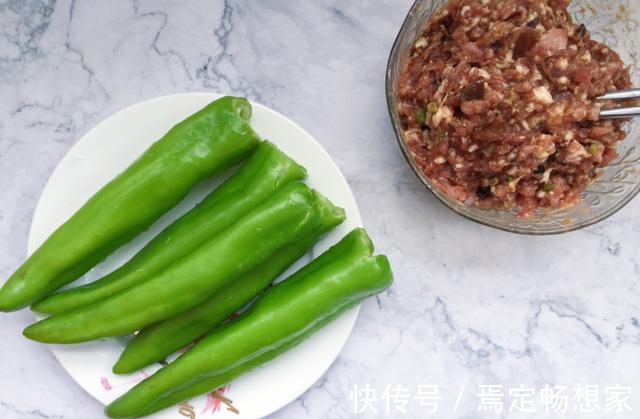手把手教你做煎酿青椒，每次去饭店必点的菜，10块钱能做一大盘