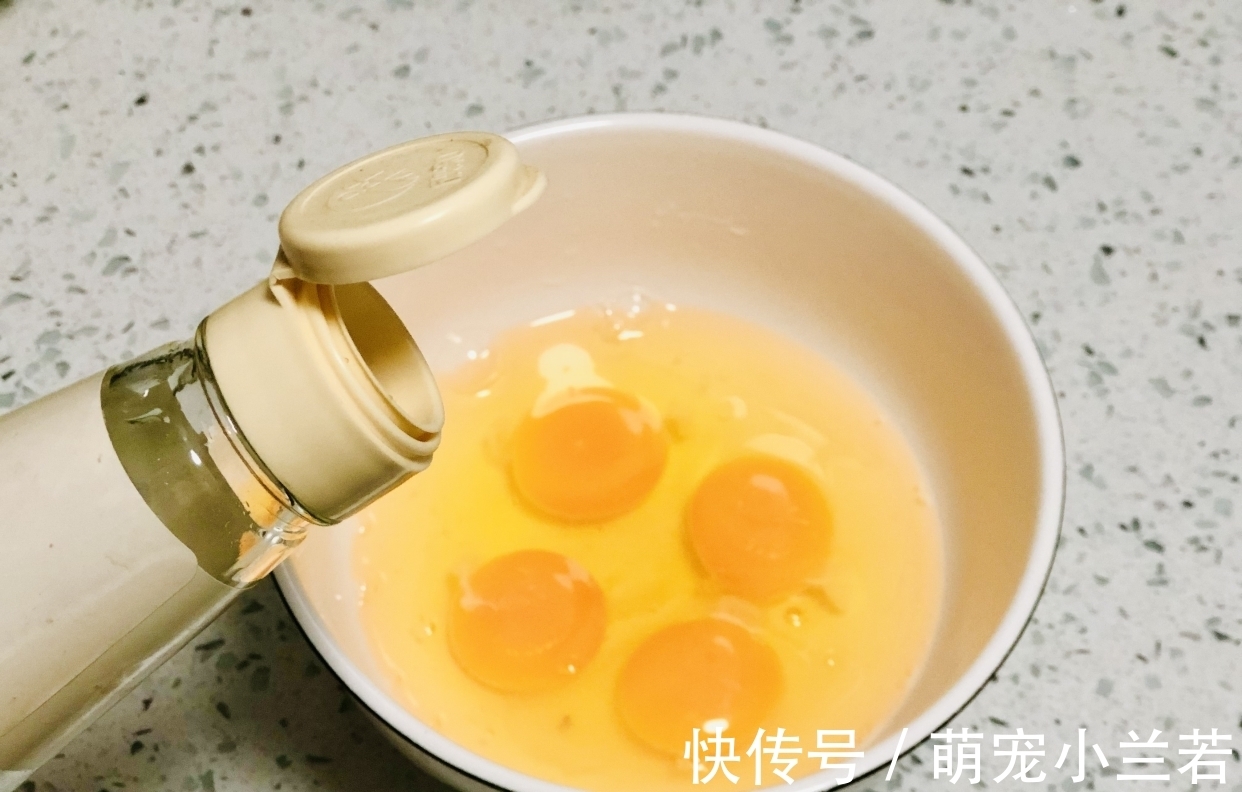 入秋后,鸡蛋和它才是“绝配”,营养美味,香味四溢,上桌就光盘