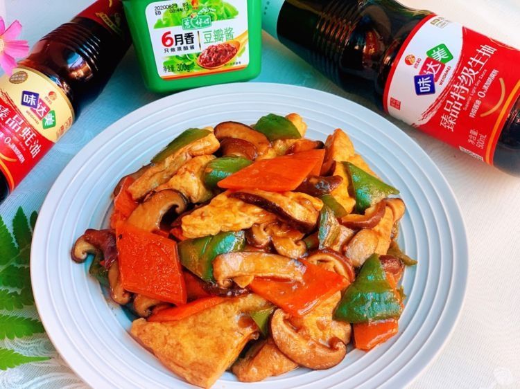 家常豆腐豆腐，外焦里嫩，味道鲜香浓郁，给肉都不换