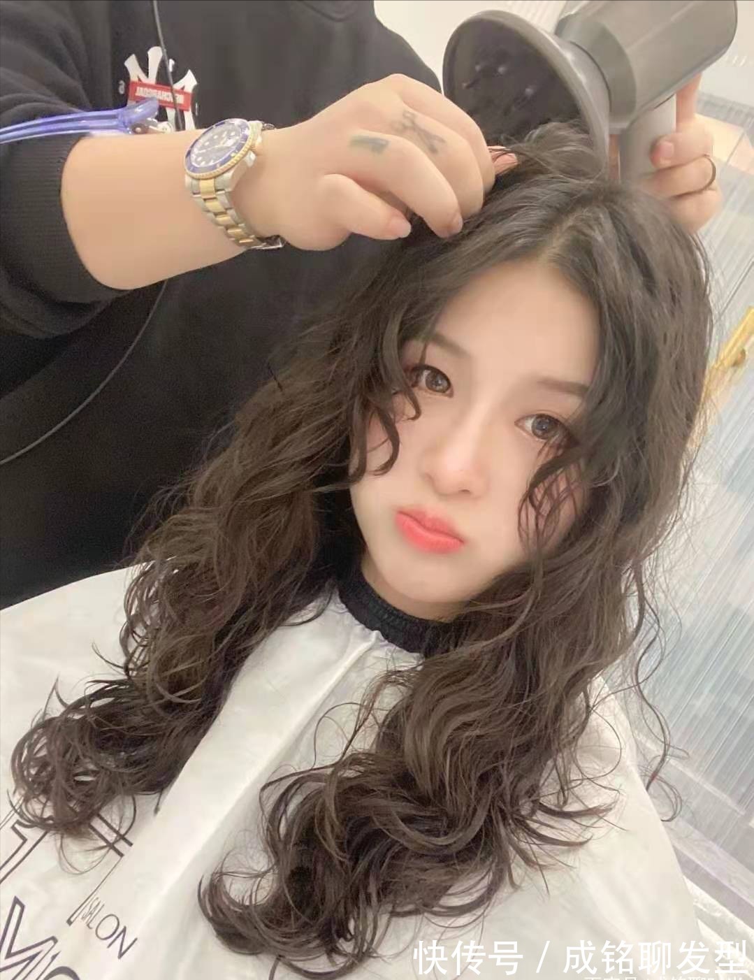 泡沫发蜡|烫卷发适合用弹力素还是泡沫发蜡?方法对都适合,用错还不如不用