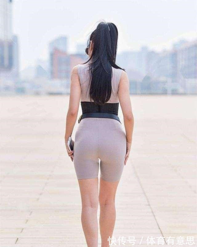 百搭 打底裤最经典百搭,造型简约利落又显瘦,笑容甜美!