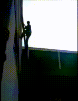 |搞笑GIF:下雪天不要乱走,因为随时可能直接消失不见