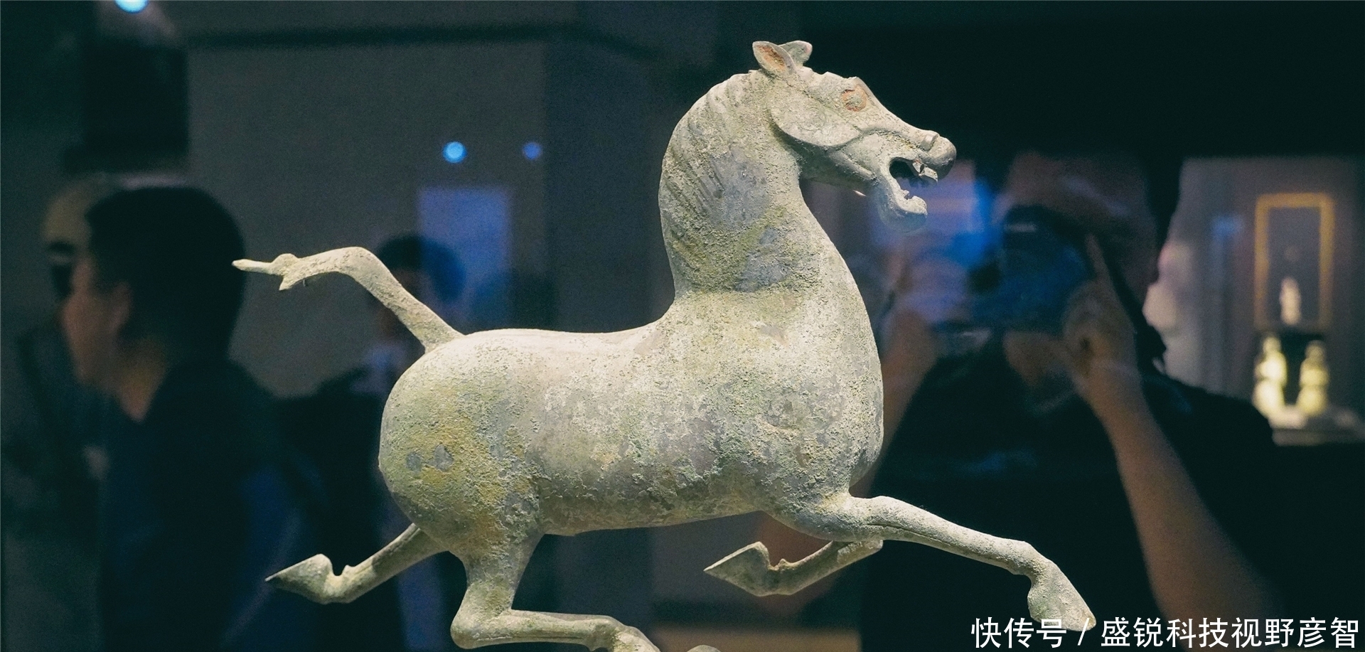 为什么很少见到国宝铜奔马的正脸形象?原来它是个逗比,谁见谁乐