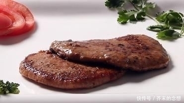 造假|七种造假食物,图五像在吃塑料,网友全部都吃过,我没救了