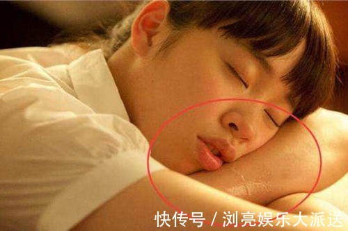 脑血管堵塞|当睡觉时出现这“4种”情况，一定要及时就医，很可能是脑梗