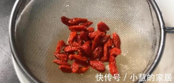 膠質|天涼了女性朋友記得吃銀耳和蓮子，學會這種吃法，整個秋冬都舒坦