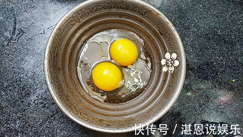 教你蒸鸡蛋羹的技巧，方法快捷简单，营养早餐分分钟搞定